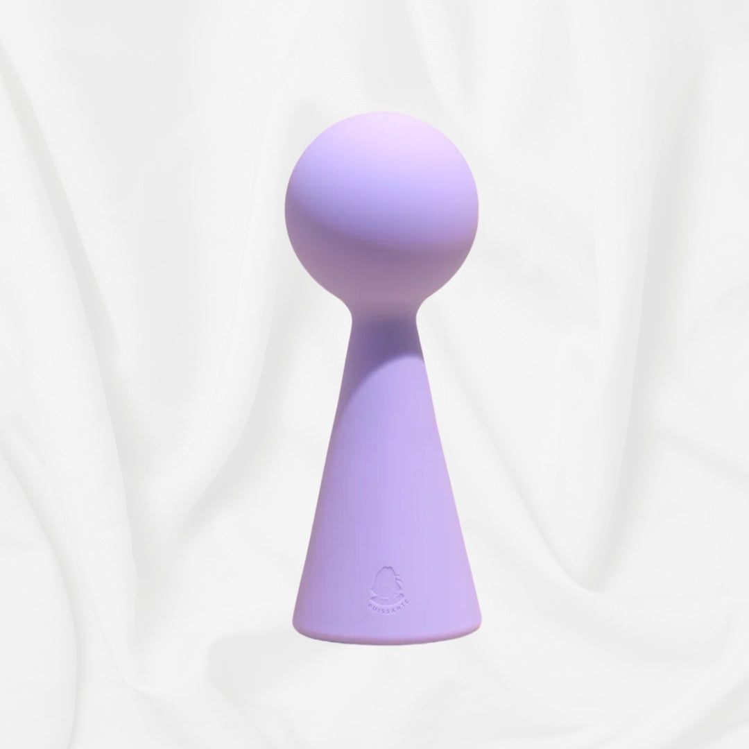 Bisou, le wand waterproof contemporain de la marque Puissante, est maintenant disponible chez boutique555.com. Découvrez un jouet intime design, puissant et 100% plaisir.